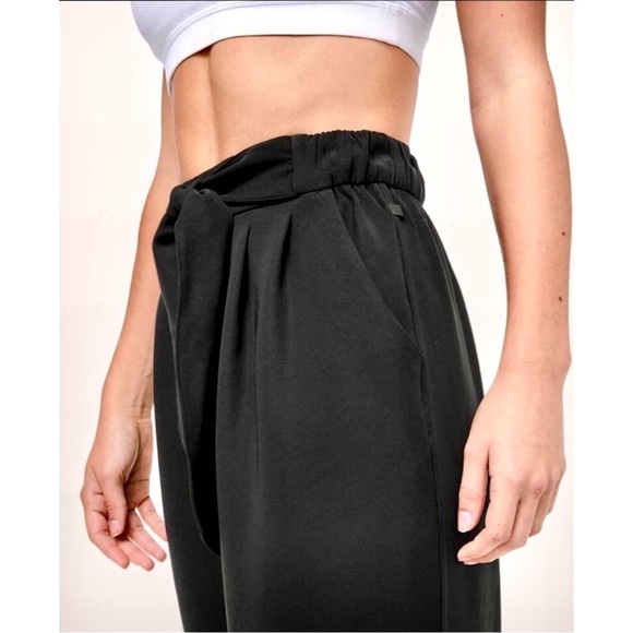 NWT Lululemon Noir Crop- Black SZ 4 - Picture 6 of 13